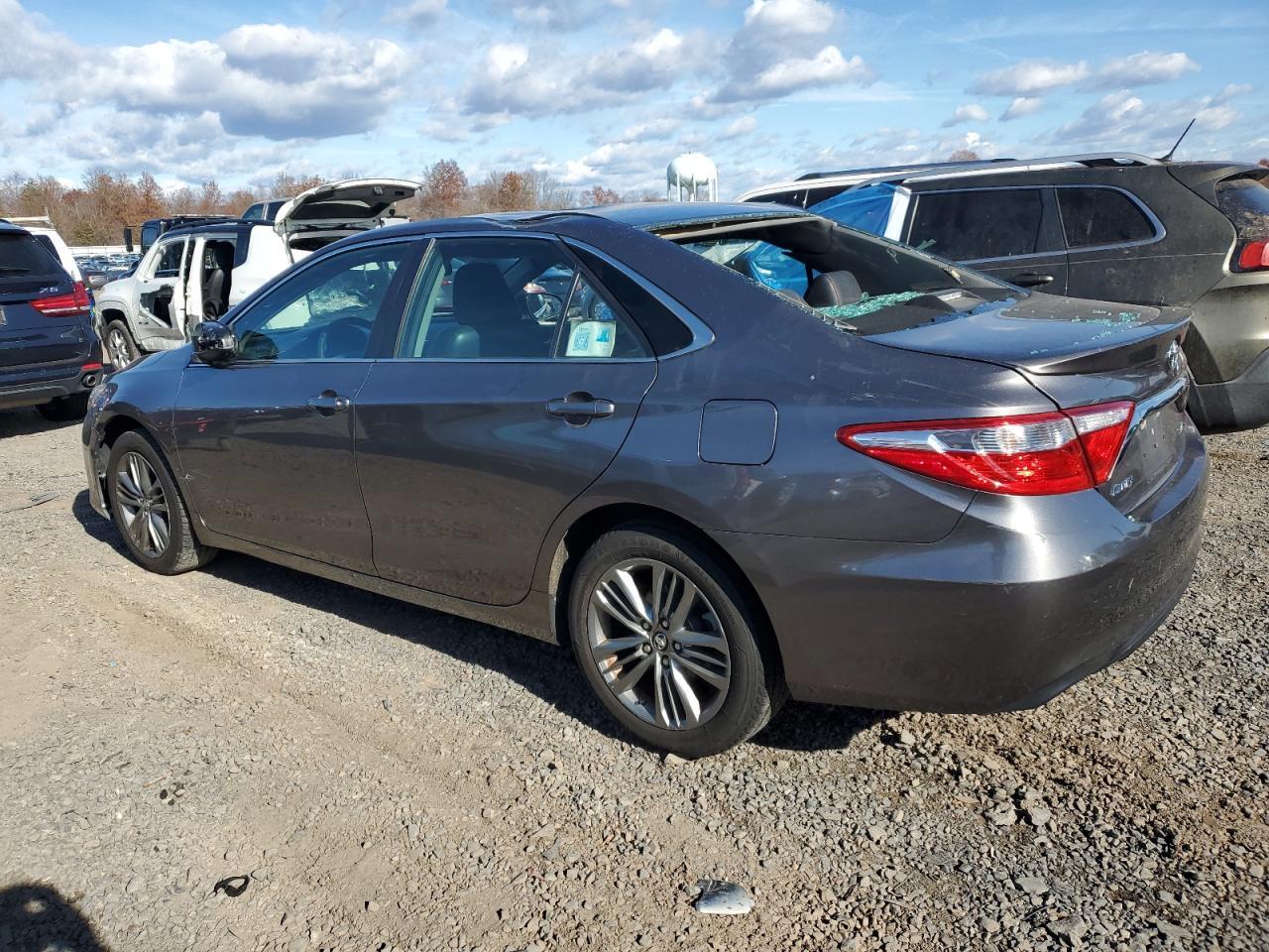 2017 Toyota Camry Le - Фото 2