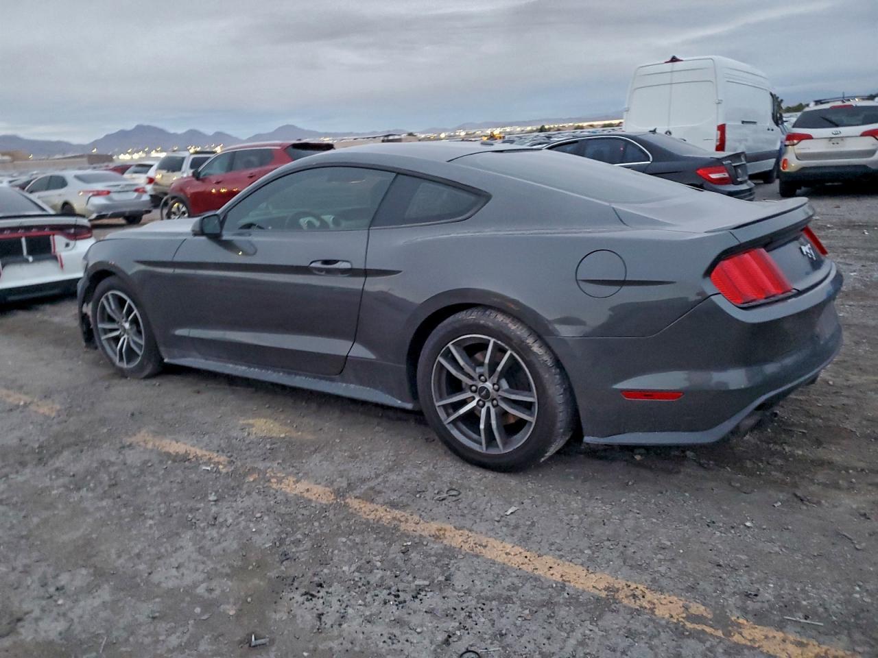 2017 Ford Mustang - Фото 2