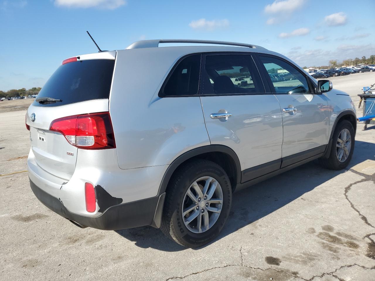 2014 Kia Sorento Lx - Image 3