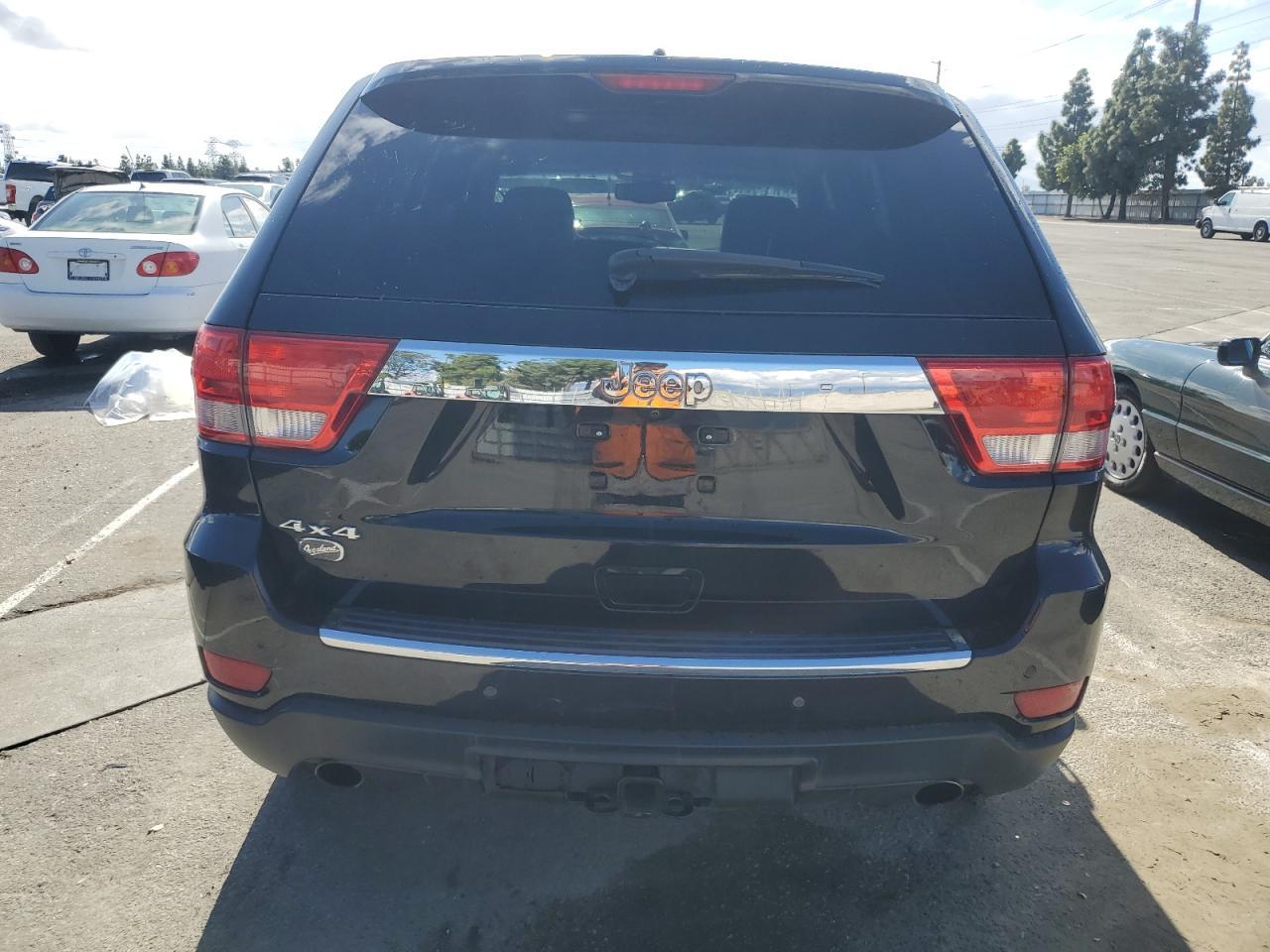 2012 Jeep Grand Cherokee Overland - Image 6