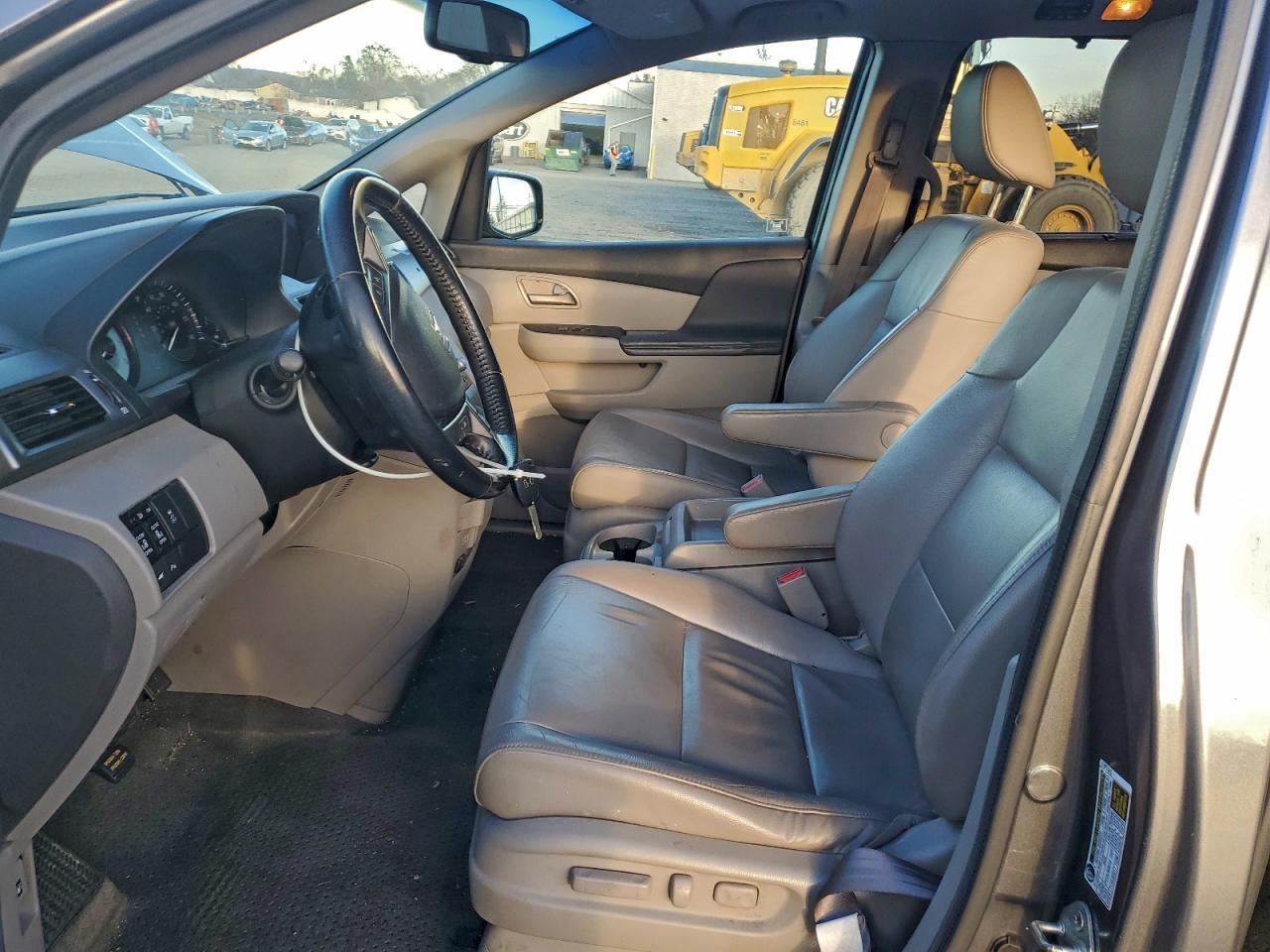 2011 Honda Odyssey Touring - Image 7