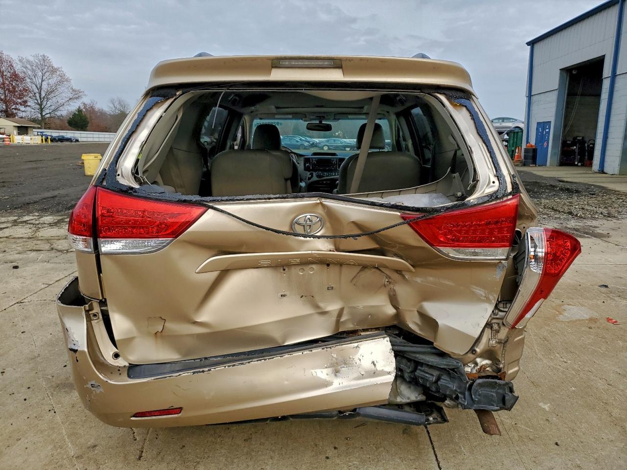 2014 Toyota Sienna Xle - Фото 6