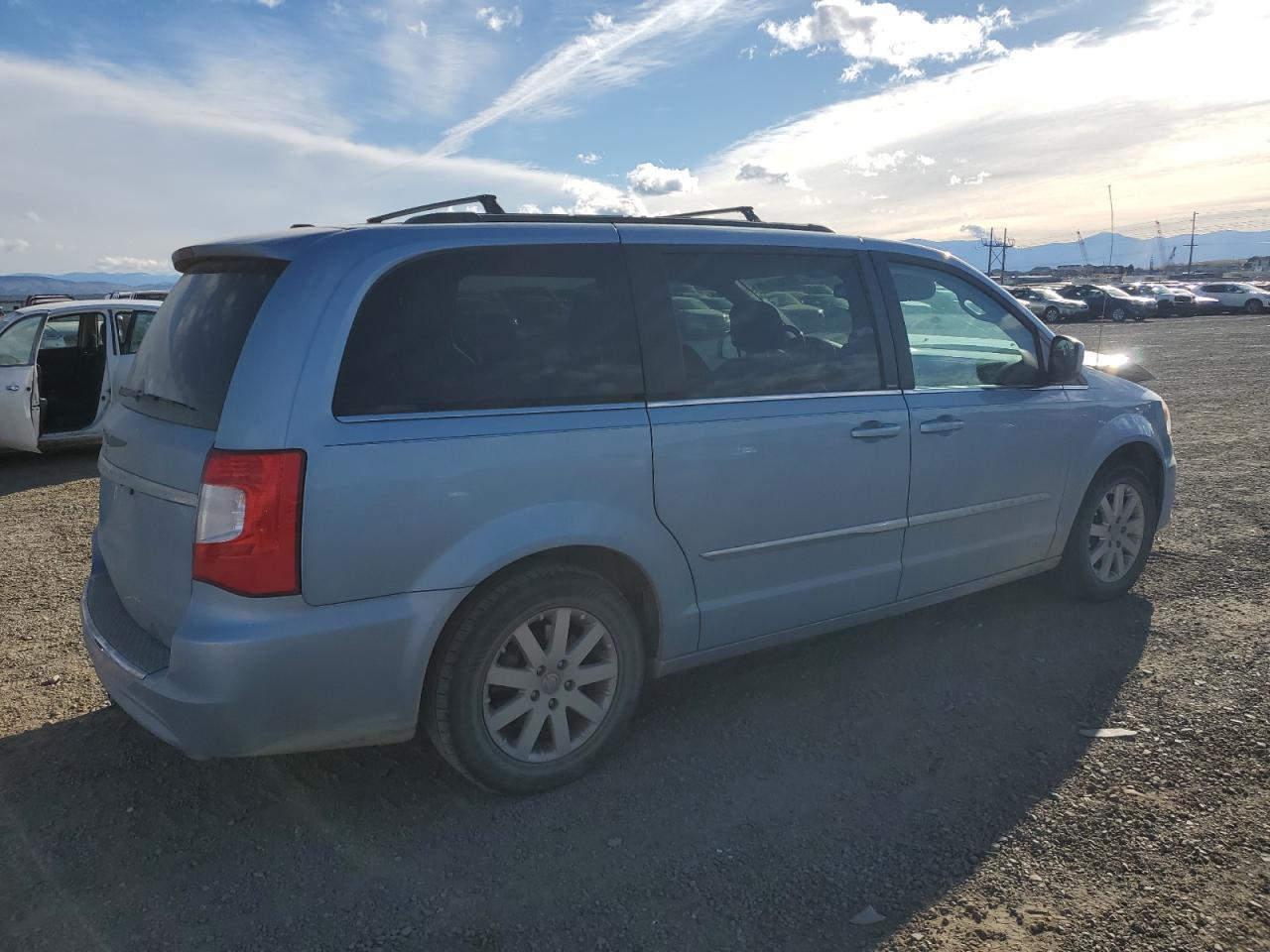 2013 Chrysler Town & Country Touring - Фото 3