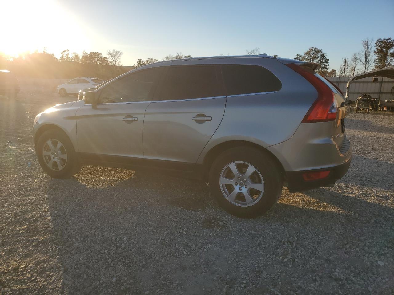 2011 Volvo Xc60 3.2 - Image 2