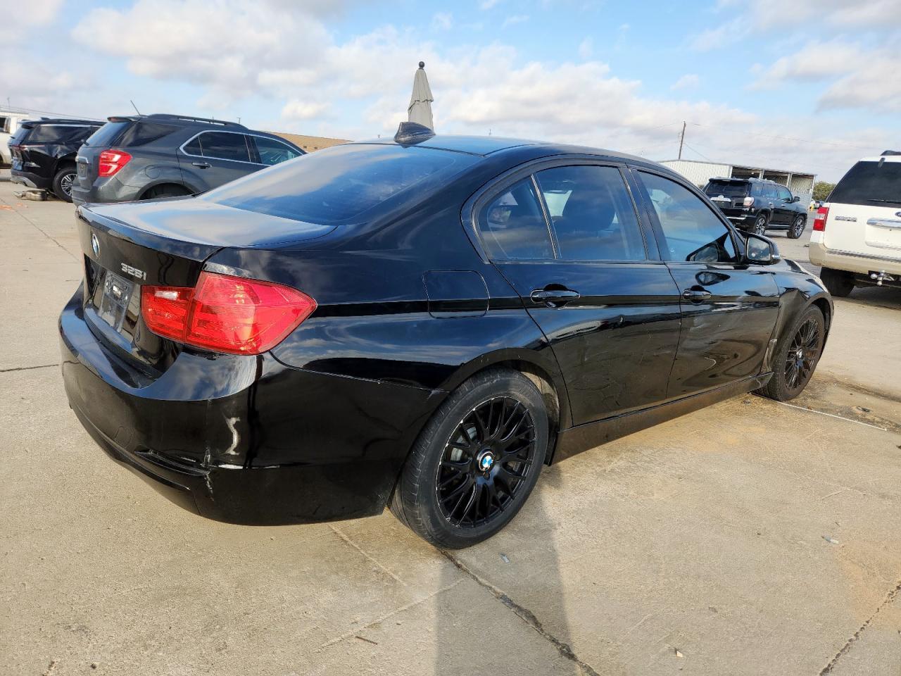 2015 BMW 328 I - Фото 3