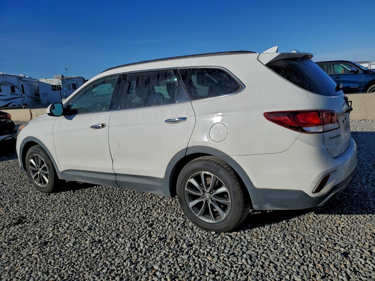 2017 Hyundai Santa Fe Se - Фото 2