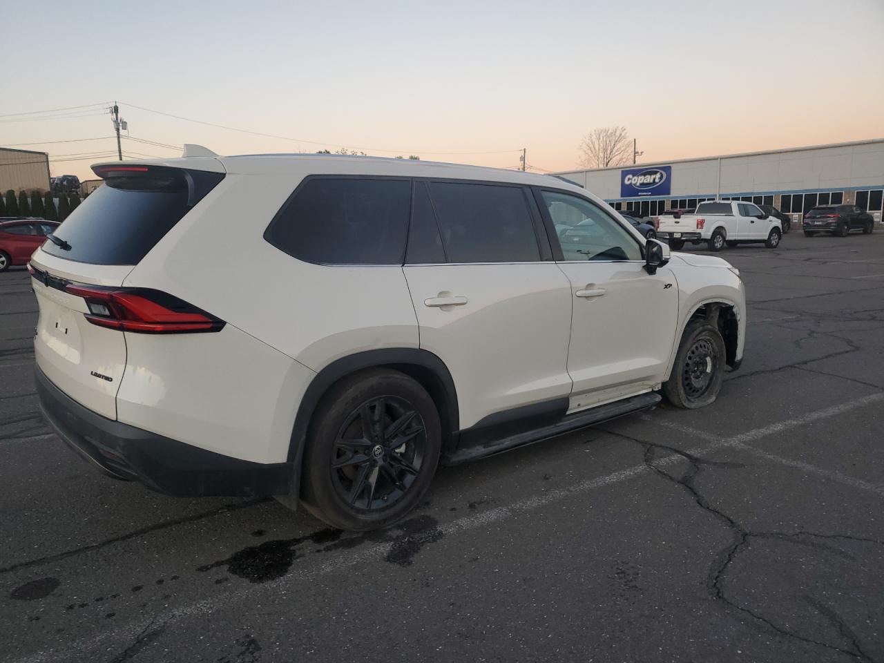 2024 Toyota Grand Highlander Xle - Image 3