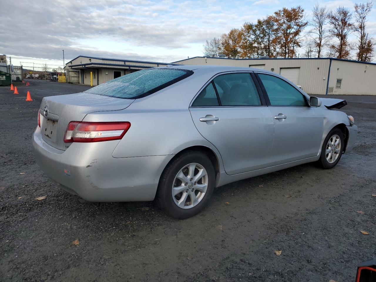 2011 Toyota Camry Base - Фото 3