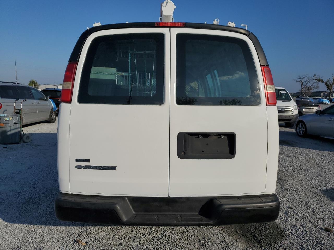 2011 Chevrolet Express 2500 Utility / Service Van - Image 6