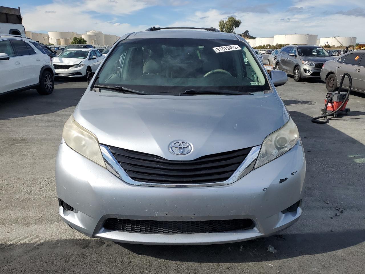 2014 Toyota Sienna Le 8-Passenger - Фото 5
