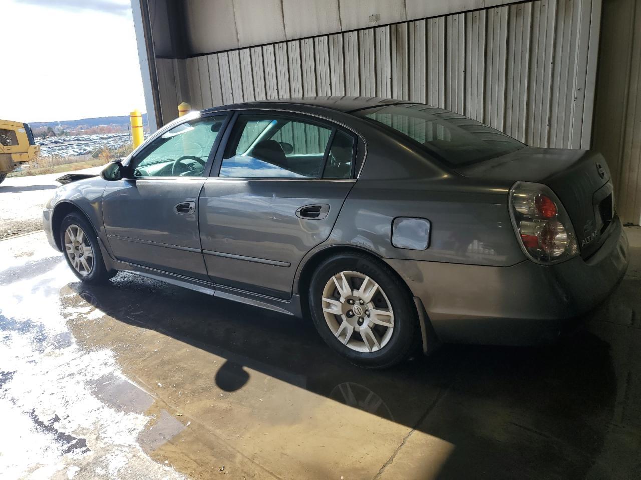 2005 Nissan Altima 2.5 - Фото 2