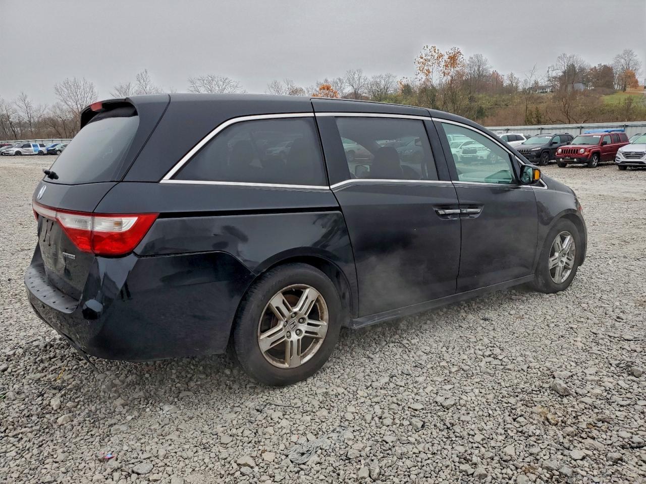 2011 Honda Odyssey Touring - Image 3