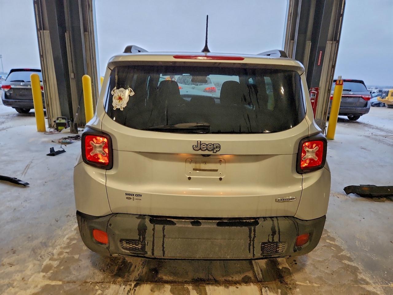 2016 Jeep Renegade Latitude - Image 6