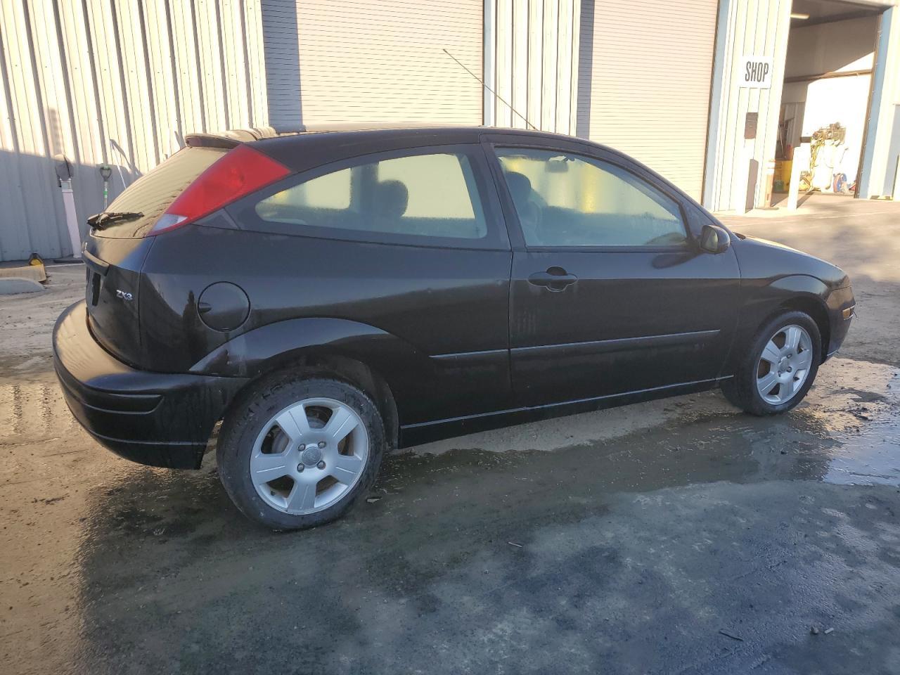 2005 Ford Focus Zx3 - Image 3