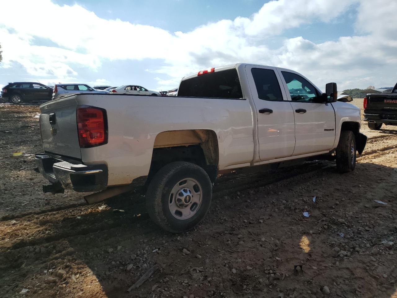 2015 Chevrolet Silverado C2500 Heavy Duty - Фото 3