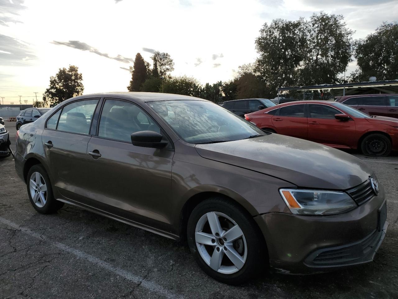 2014 Volkswagen Jetta Base - Image 4