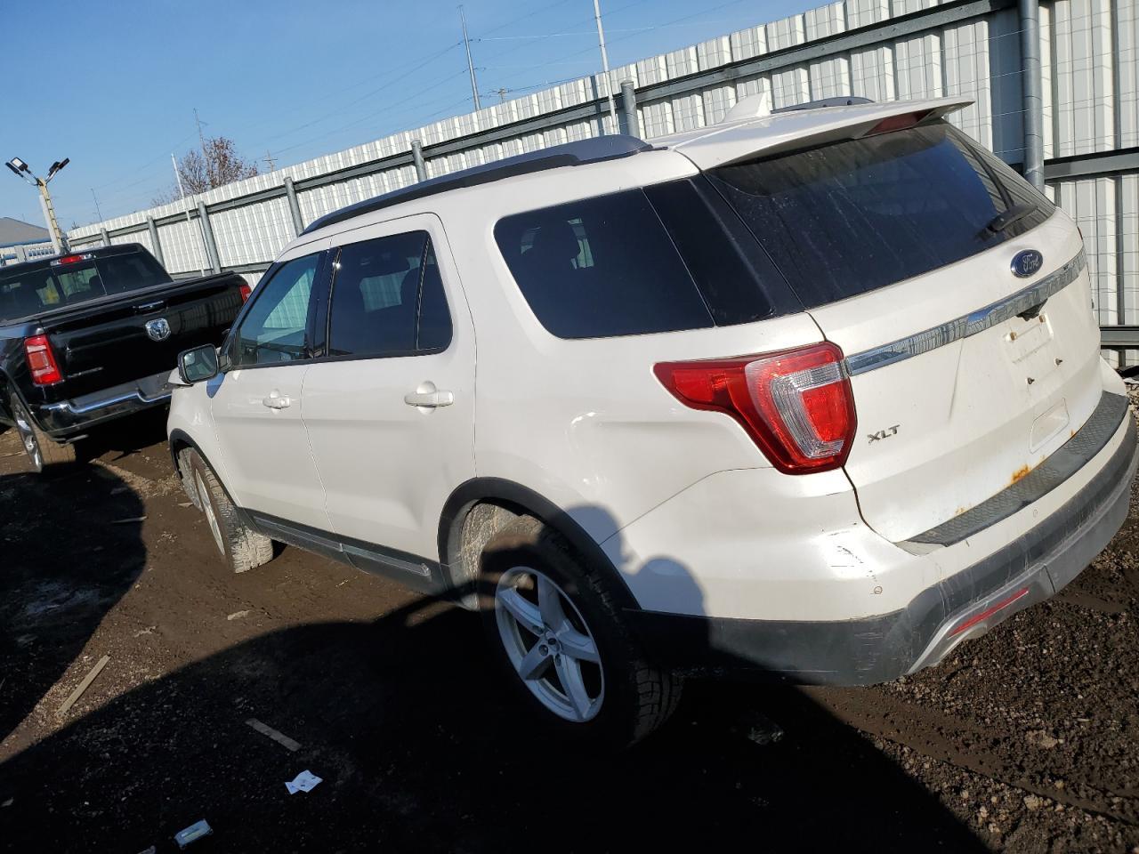 2016 Ford Explorer Xlt - Image 2