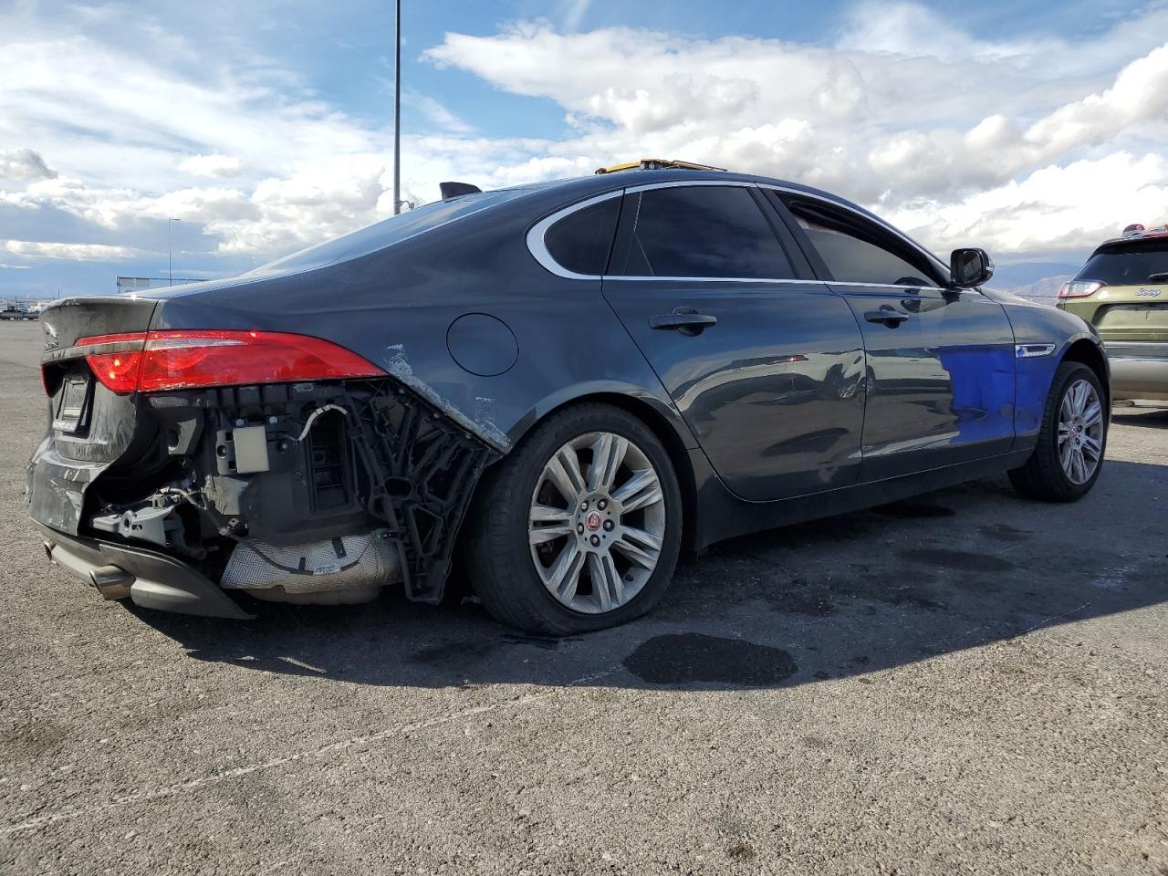 2017 Jaguar Xf Premium - Фото 3