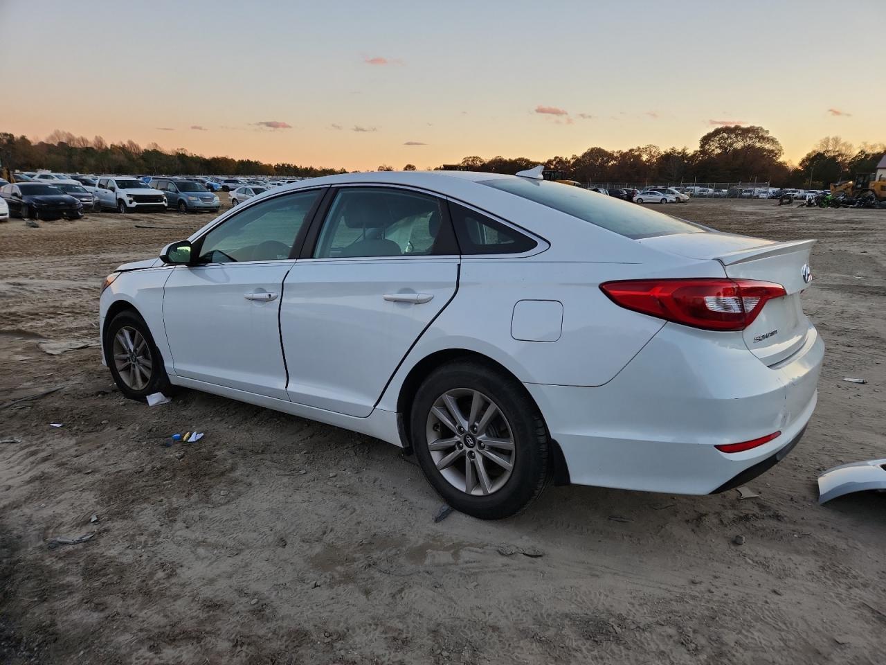 2016 Hyundai Sonata Se - Image 2