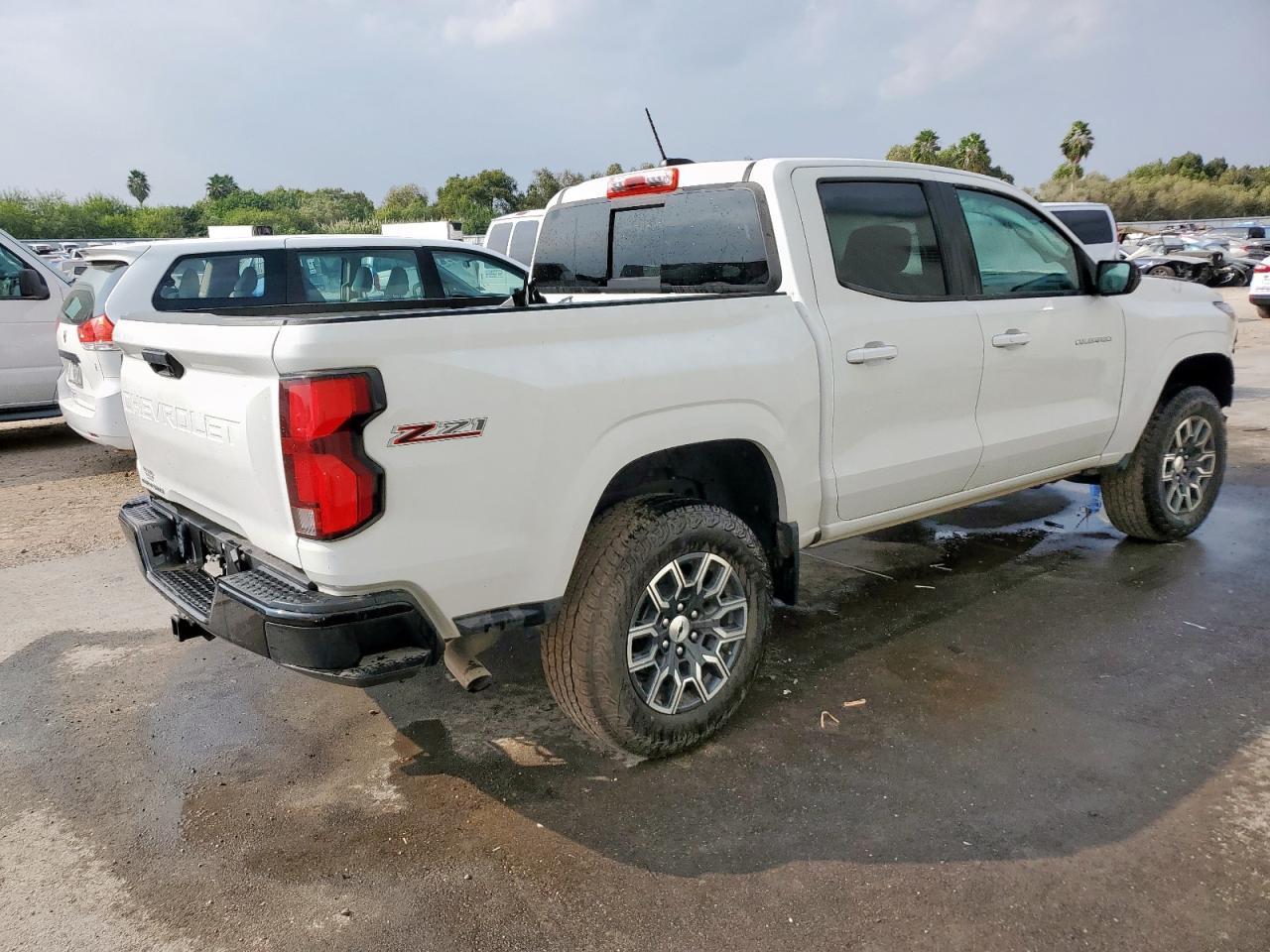 2023 Chevrolet Colorado Z71 - Image 3