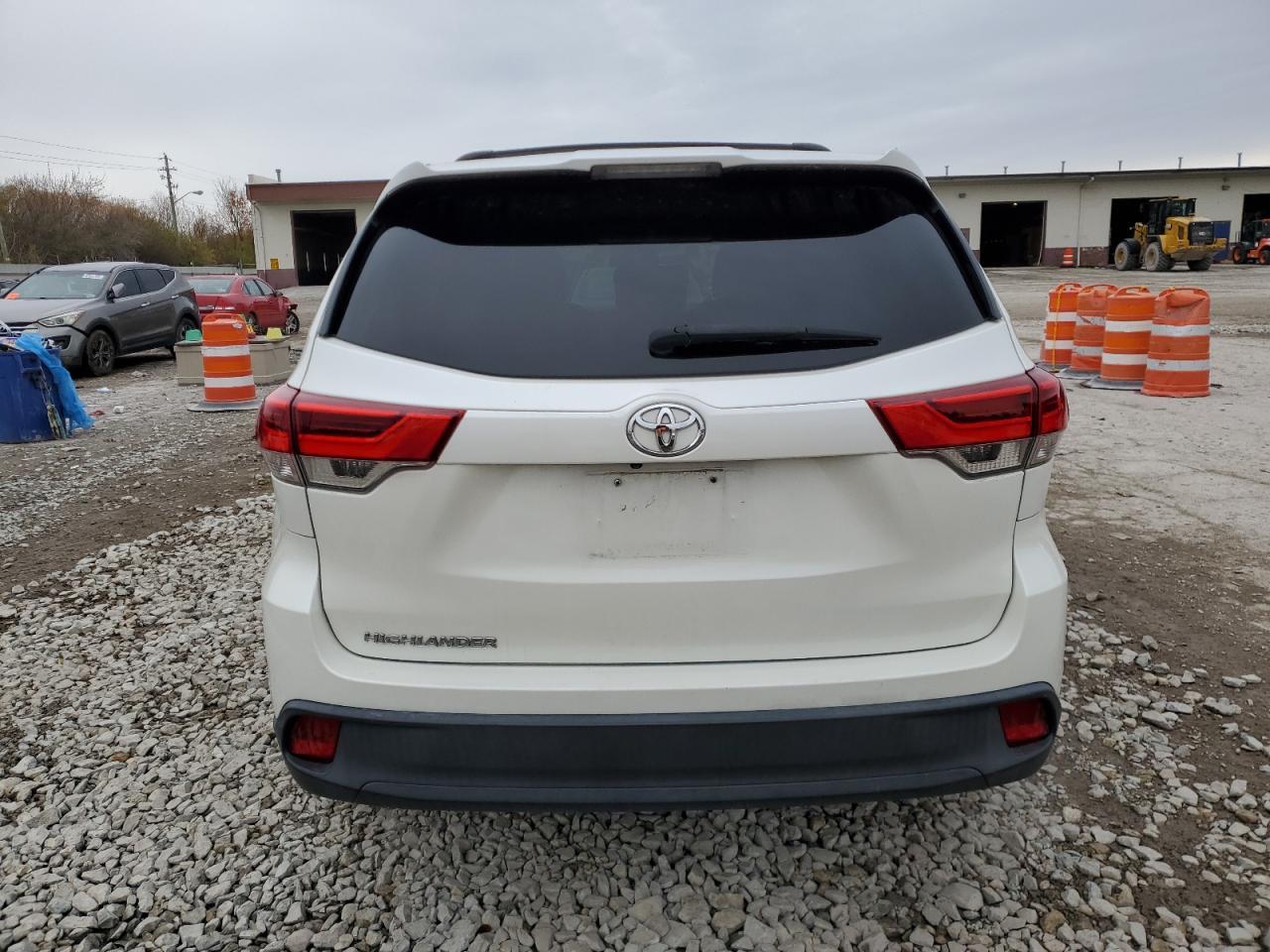 2019 Toyota Highlander Le - Image 6