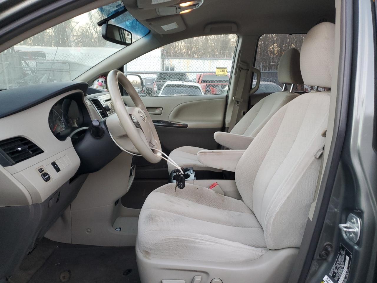 2013 Toyota Sienna - Фото 7