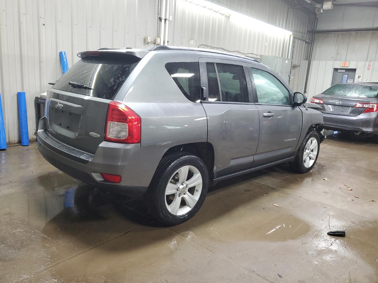 2011 Jeep Compass Sport - Фото 3