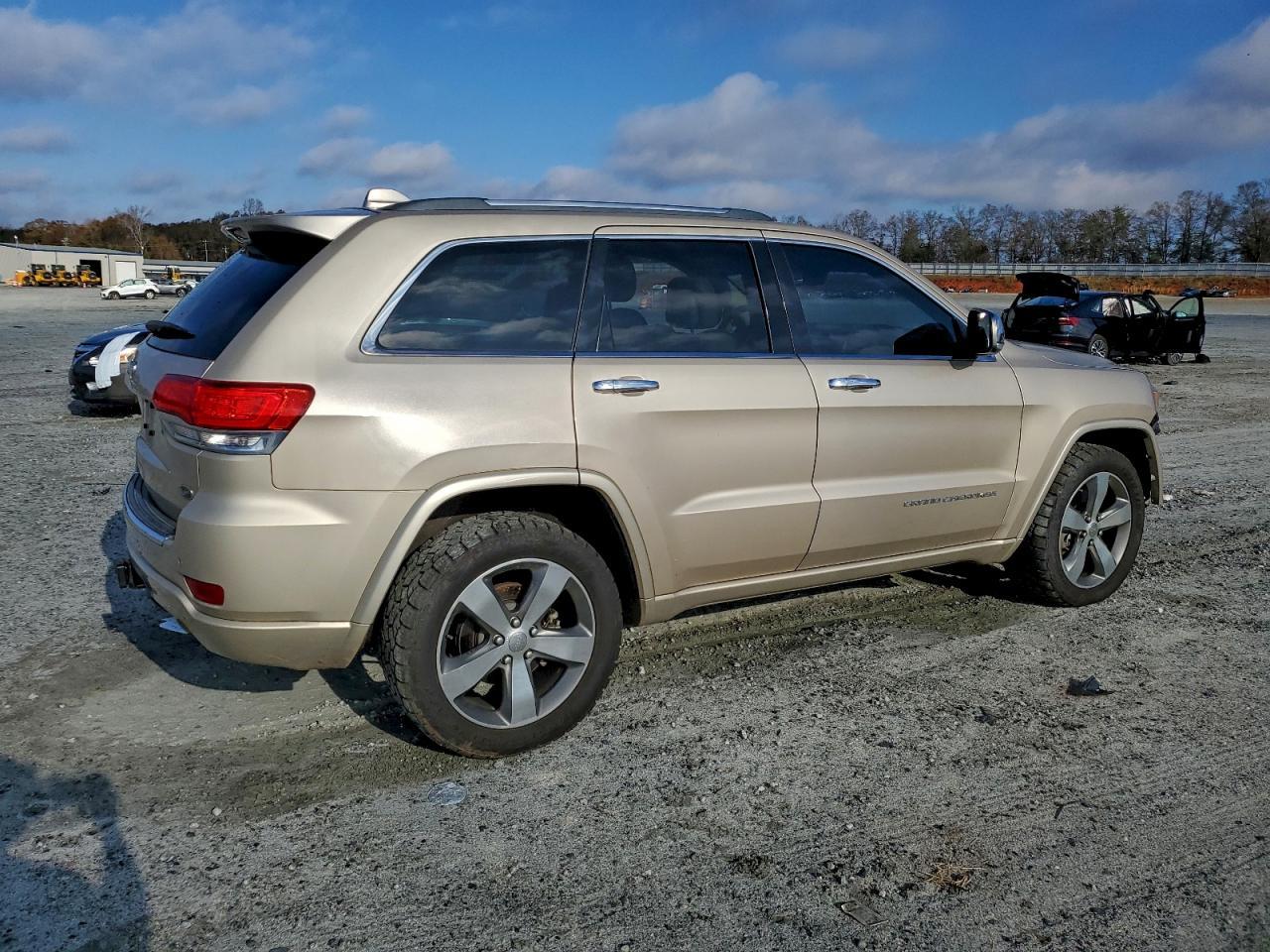 2014 Jeep Grand Cherokee Overland - Image 3