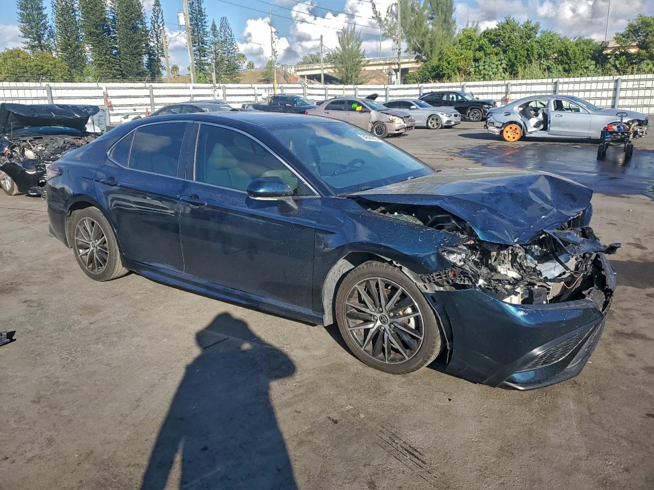 2021 Toyota Camry Se - Фото 4