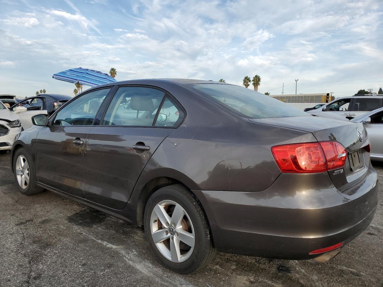 2014 Volkswagen Jetta Base - Image 2