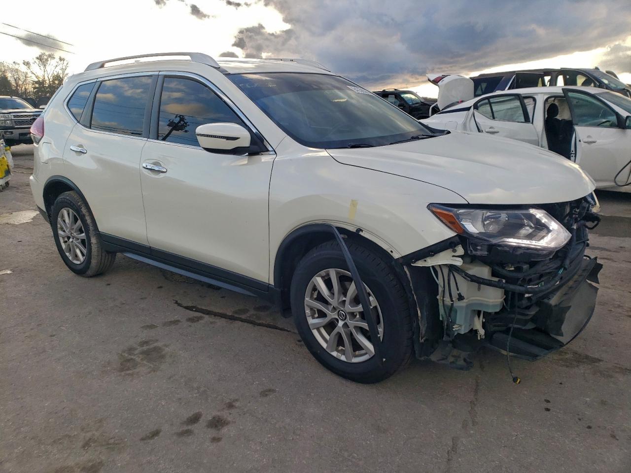 2019 Nissan Rogue S - Фото 4