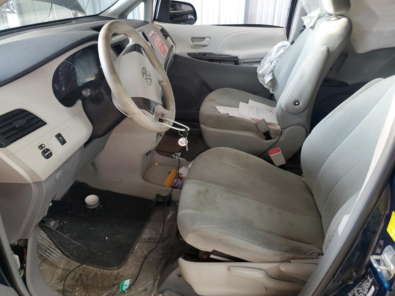 2011 Toyota Sienna - Image 7