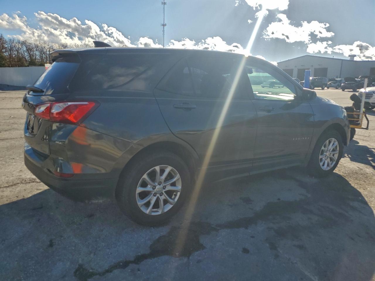 2019 Chevrolet Equinox Ls - Image 3