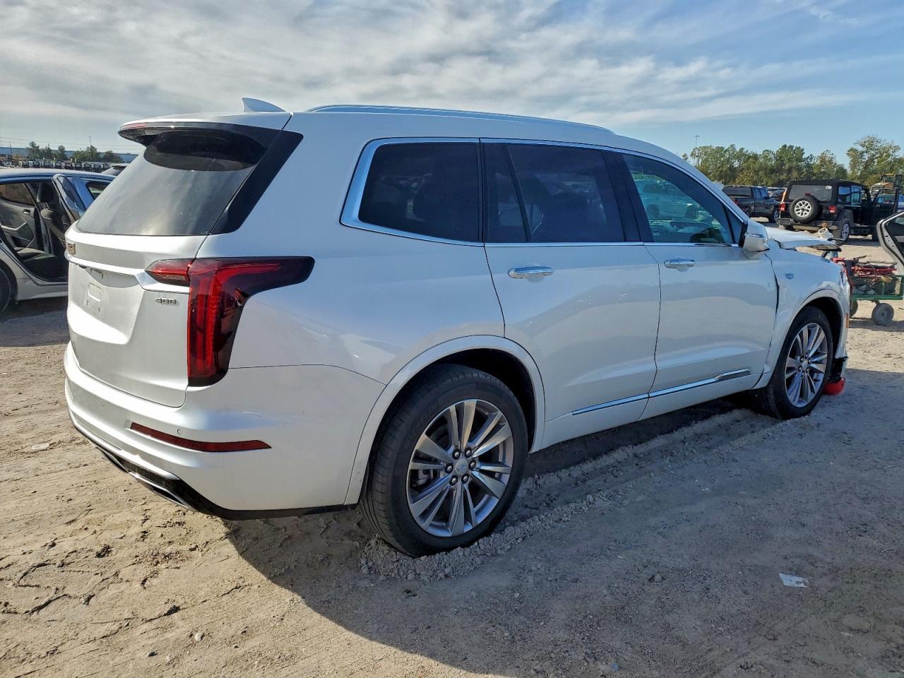 2023 Cadillac Xt6 Premium Luxury - Image 3