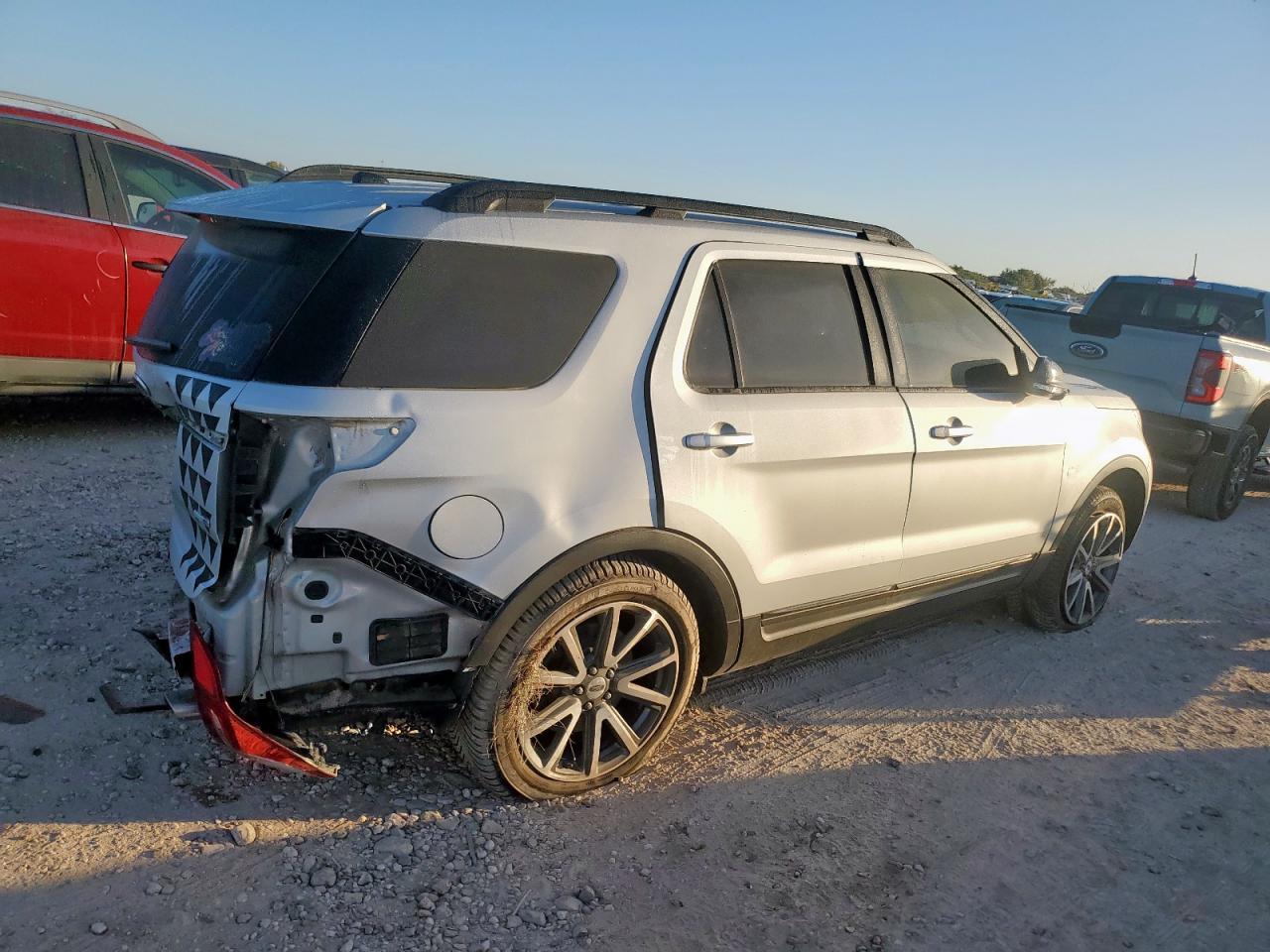 2015 Ford Explorer Xlt - Фото 3