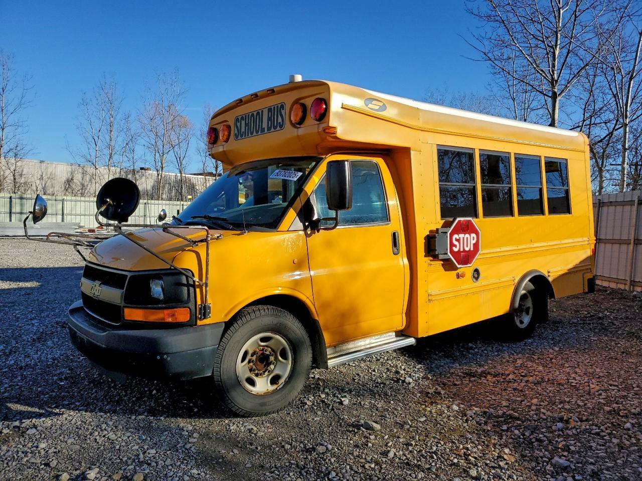 2016 Chevrolet Express School Bus - Фото 2