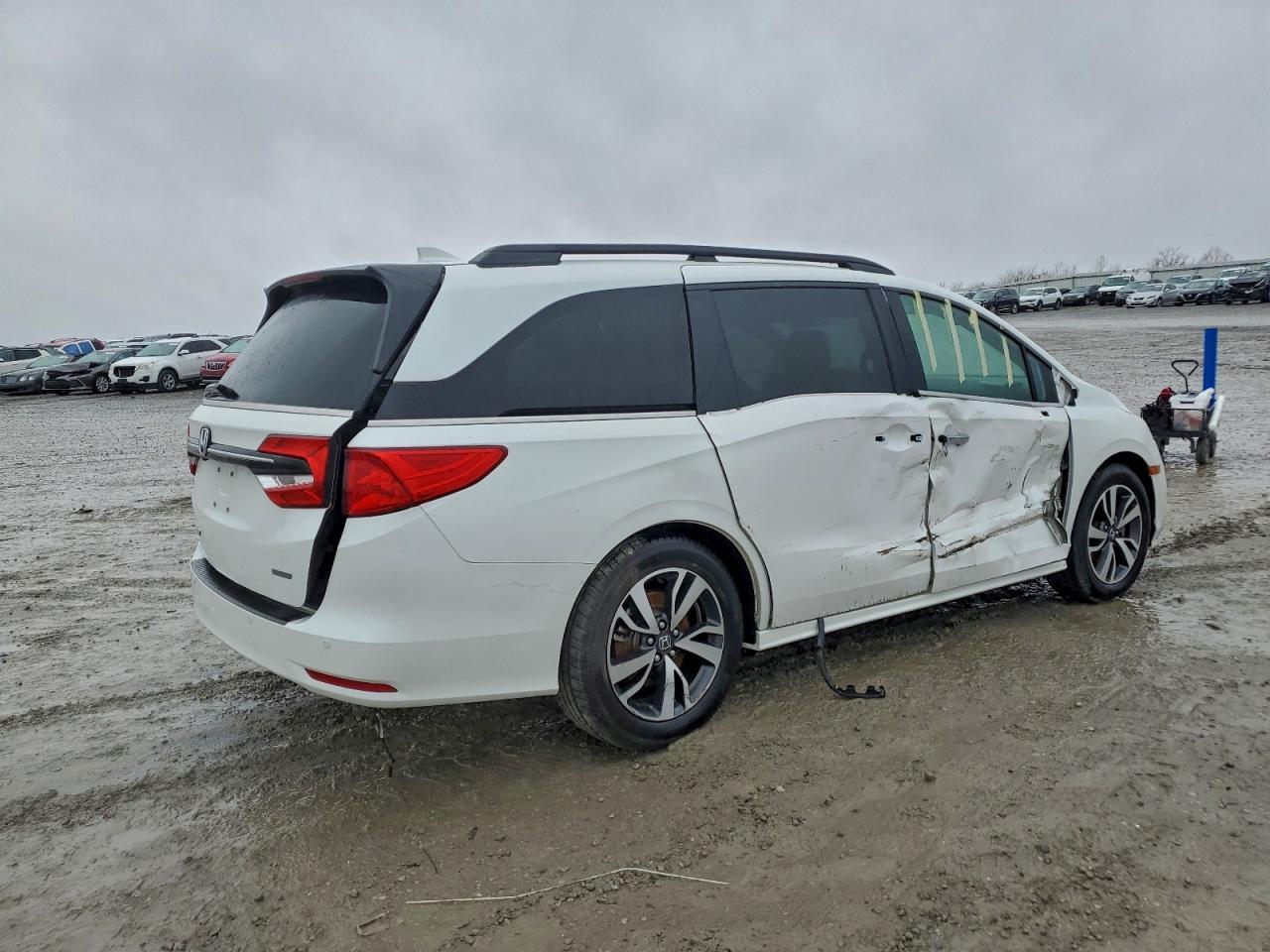 2022 Honda Odyssey Touring - Фото 3