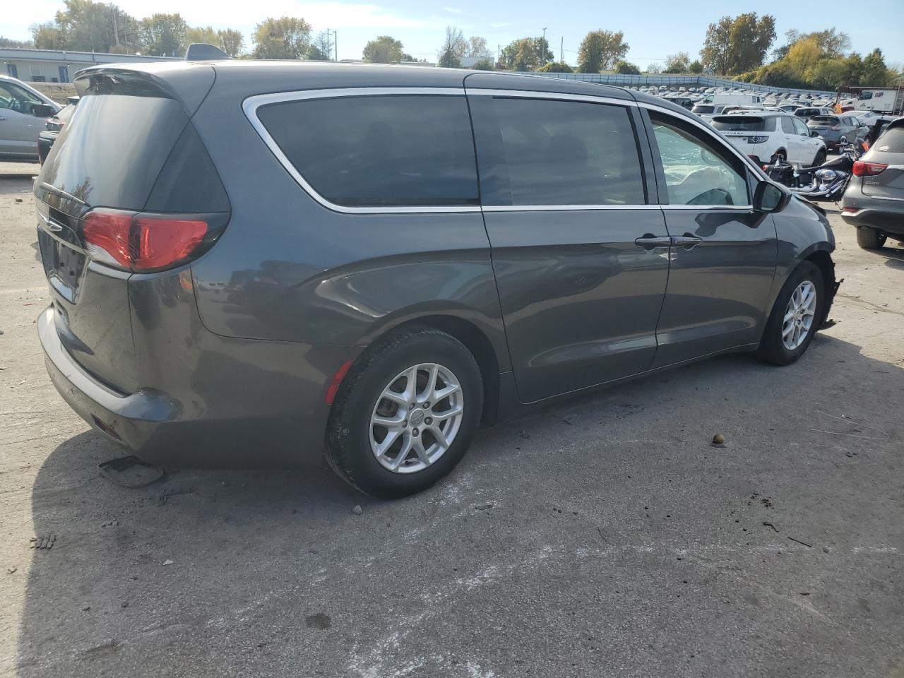 2020 Chrysler Voyager Lx - Image 3