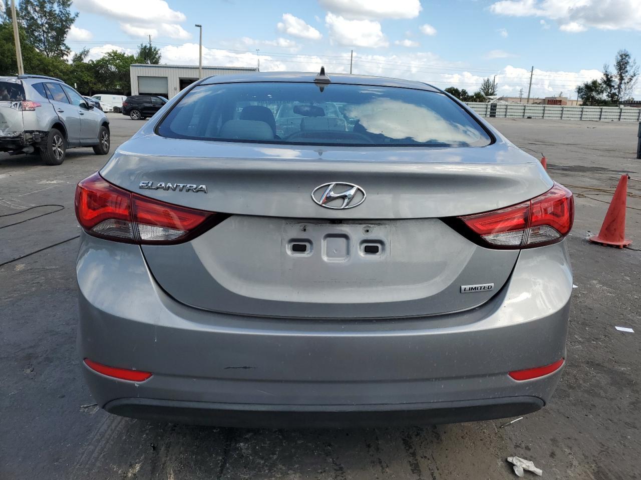 2015 Hyundai Elantra - Фото 6