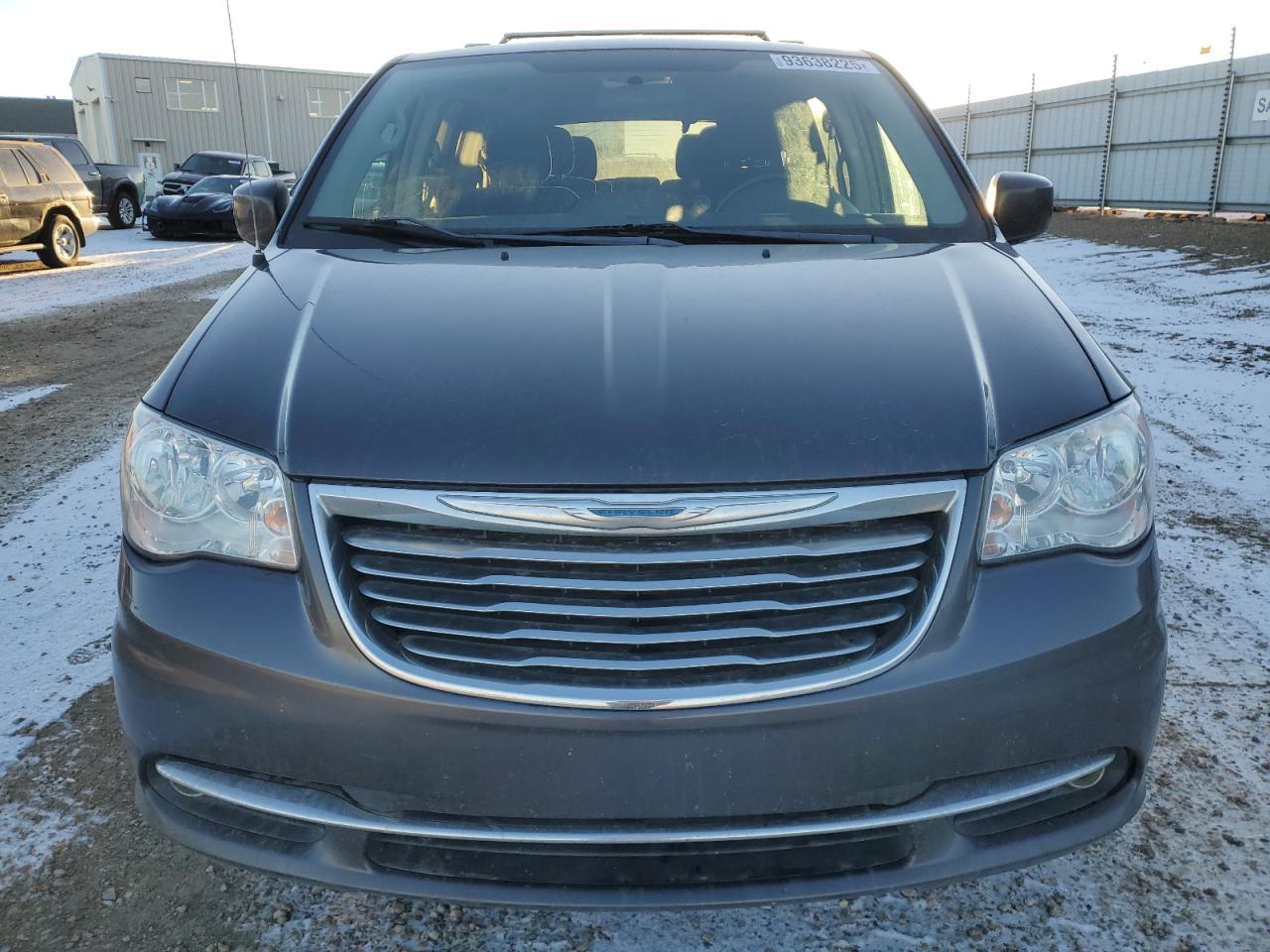 2015 Chrysler Town & Country Touring - Фото 5