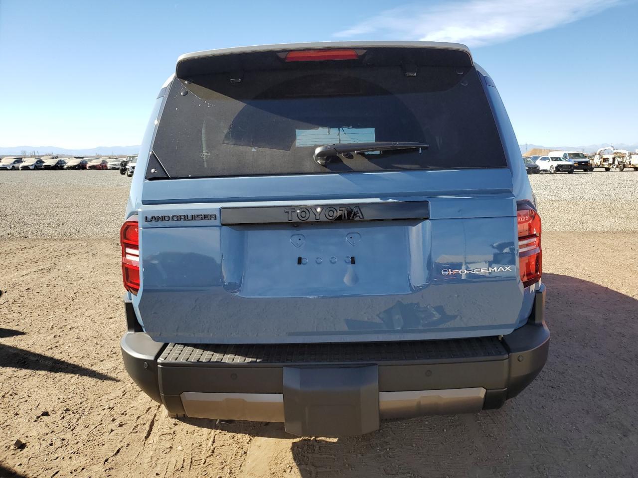 2025 Toyota Land Cruiser Base - Фото 6