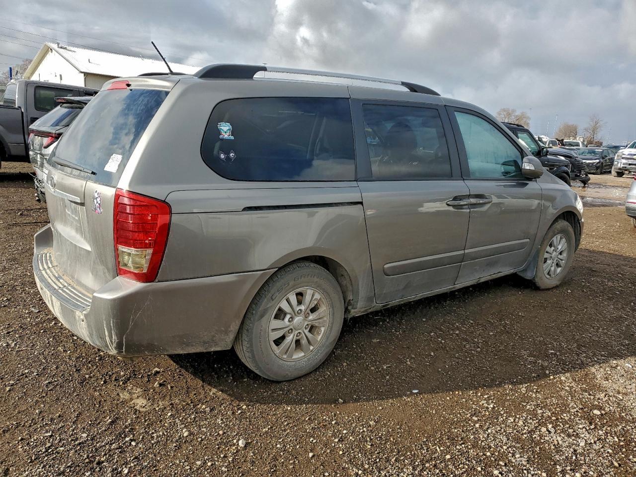 2012 Kia Sedona Lx - Image 3