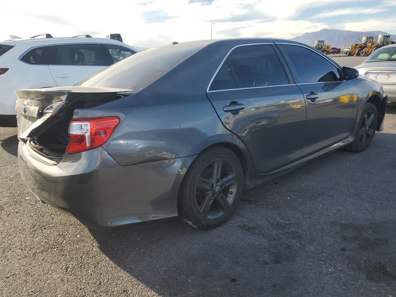 2012 Toyota Camry Base - Фото 3