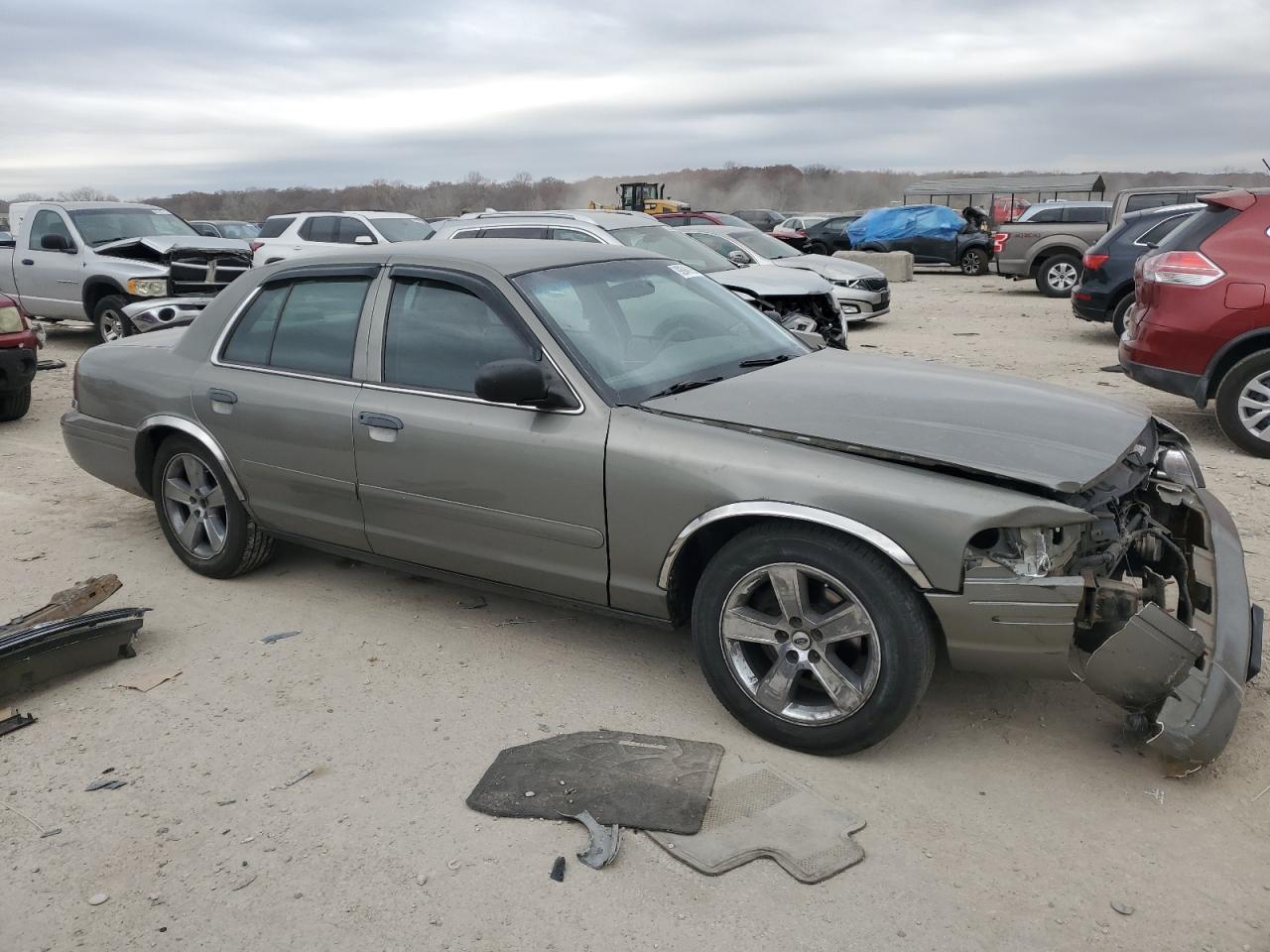 2001 Ford Crown Victoria S - Фото 4