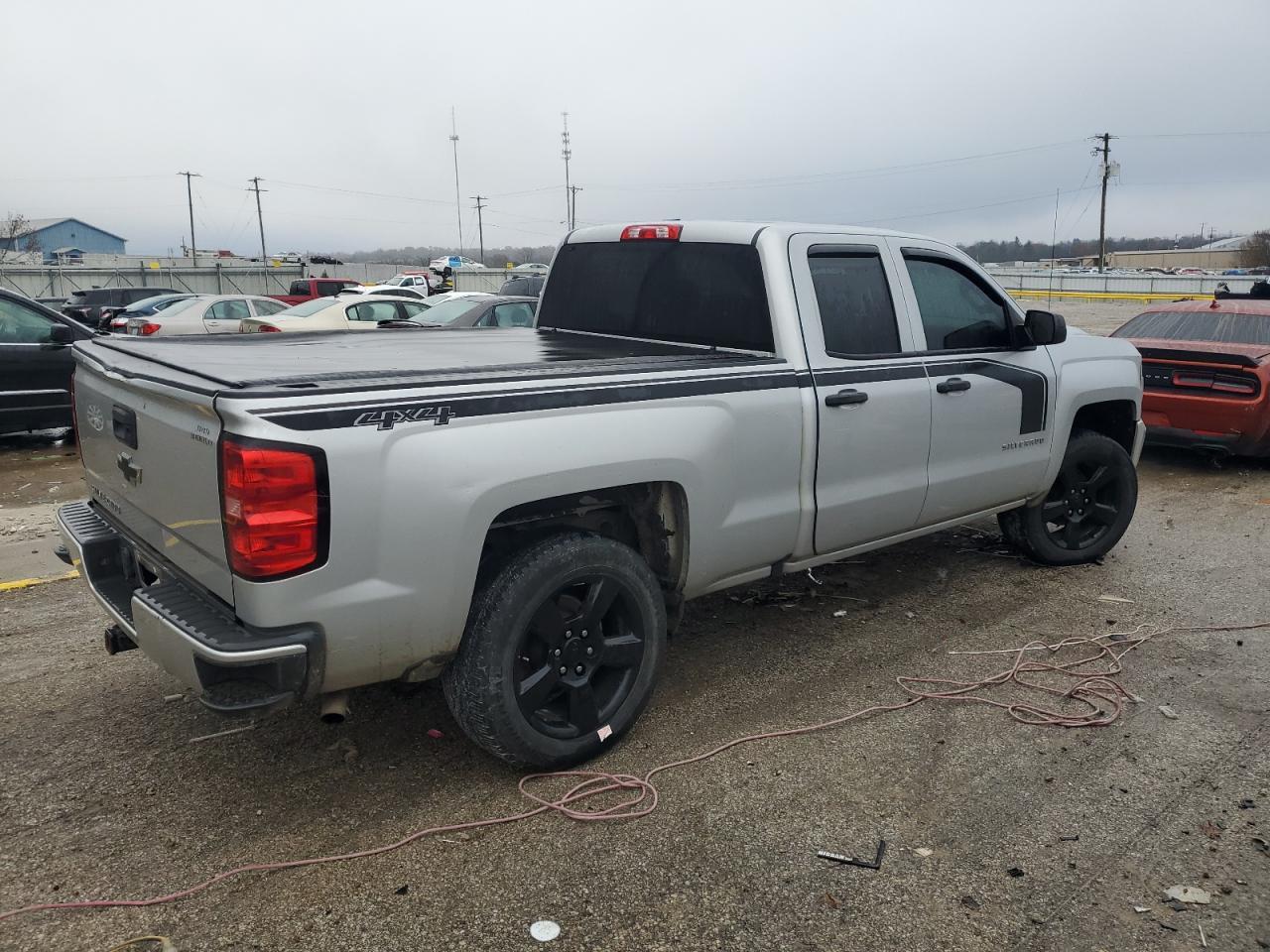 2017 Chevrolet Silverado K1500 Custom - Фото 3