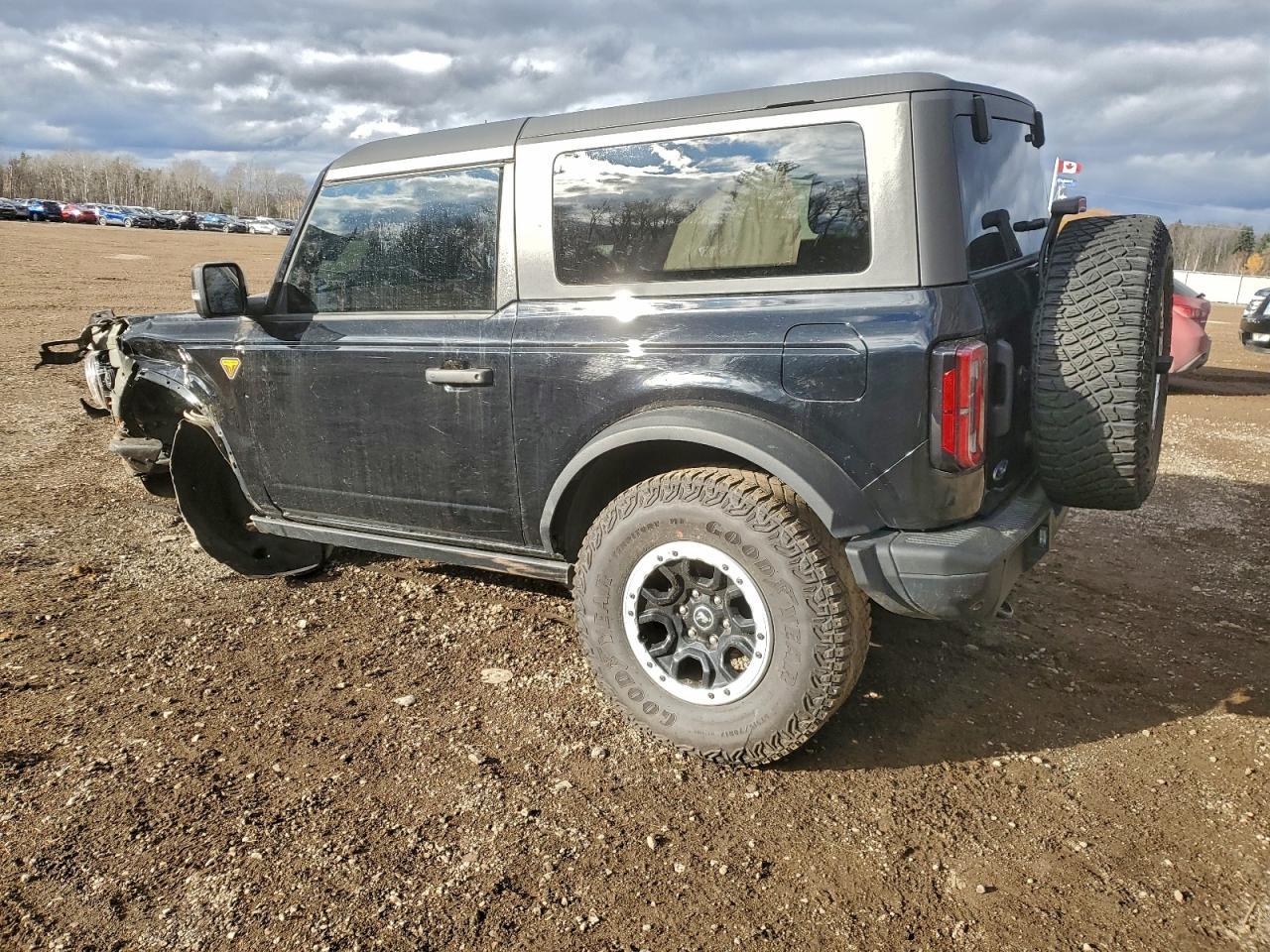 2024 Ford Bronco Badlands - Image 2