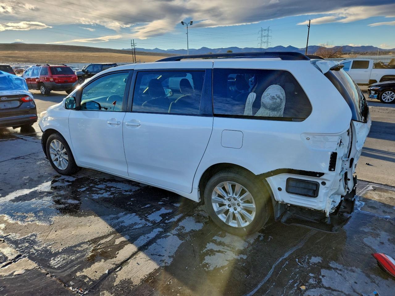 2015 Toyota Sienna Le - Image 2