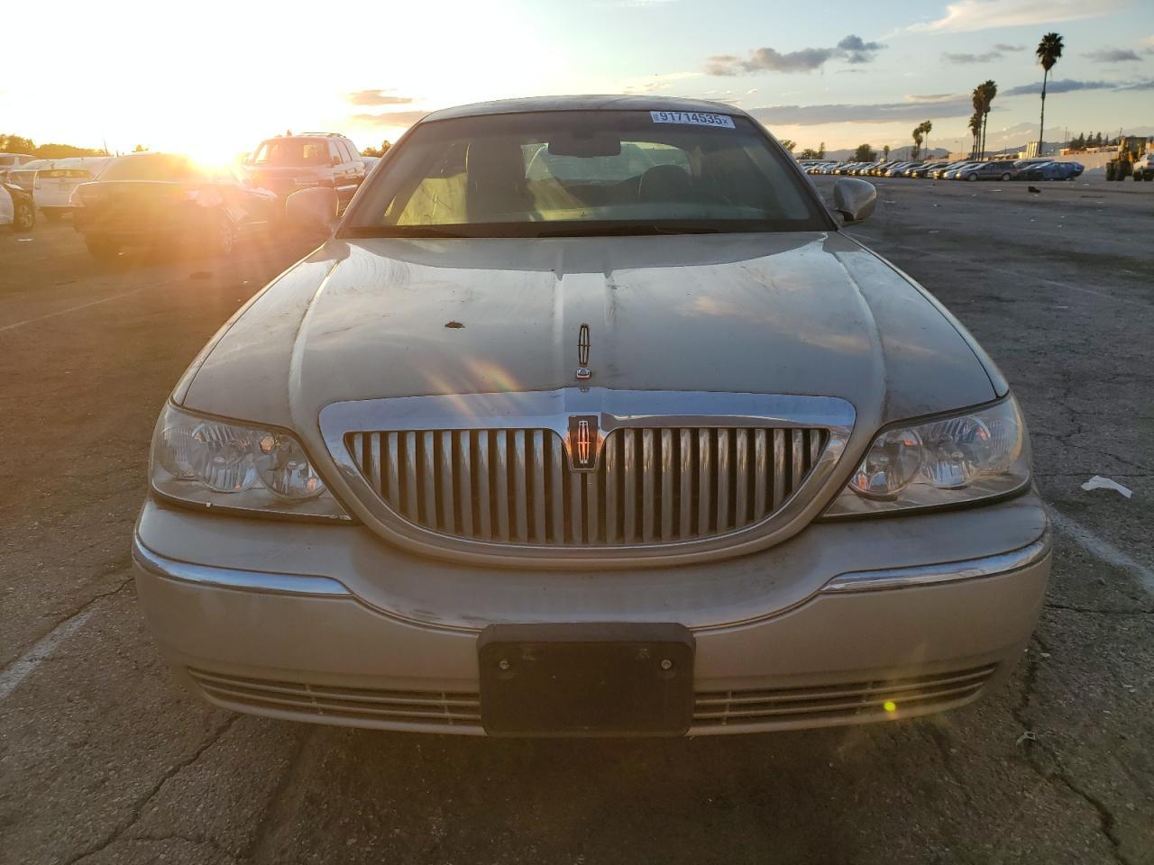 2010 Lincoln Town Car Signature Limited - Фото 5