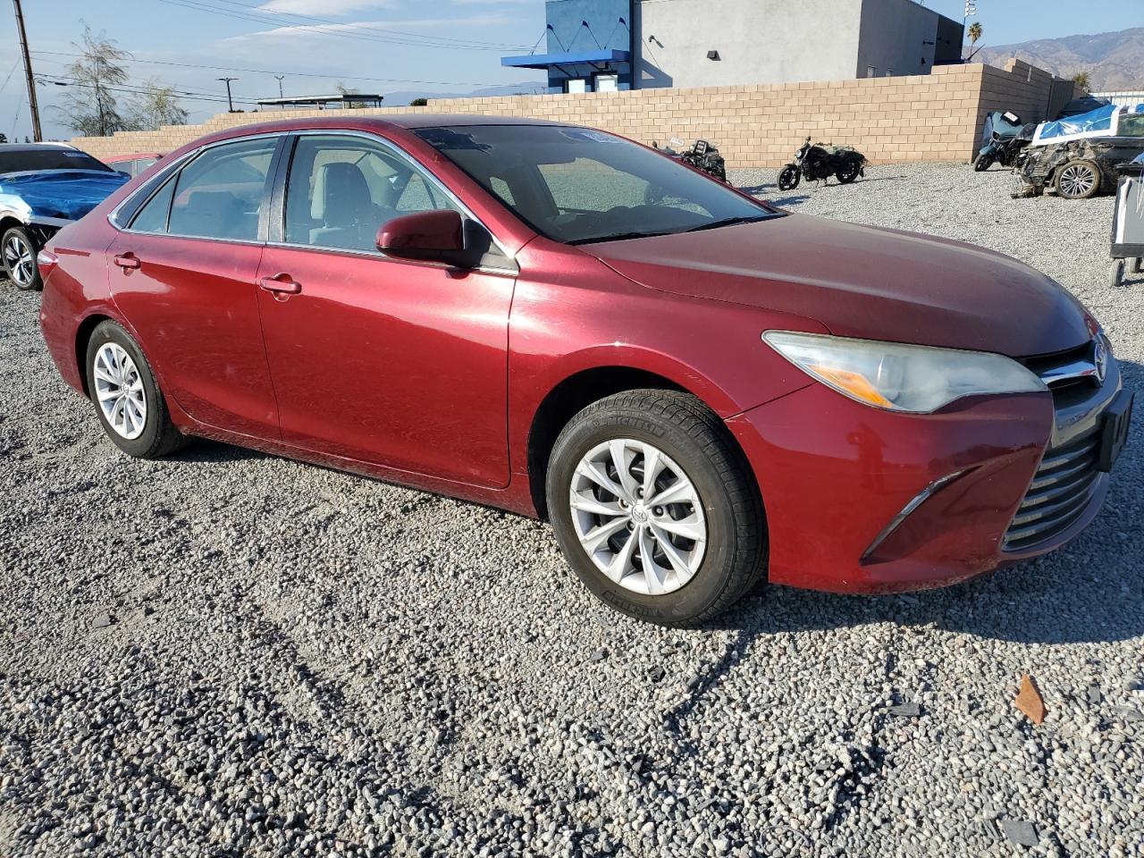 2015 Toyota Camry Le - Фото 4