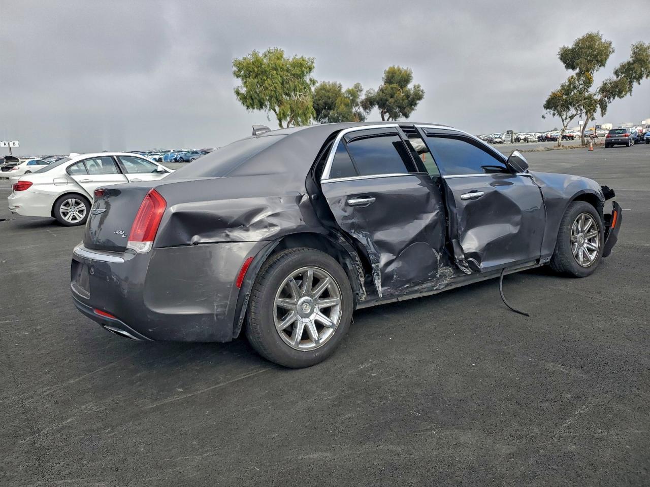 2016 Chrysler 300C - Фото 3